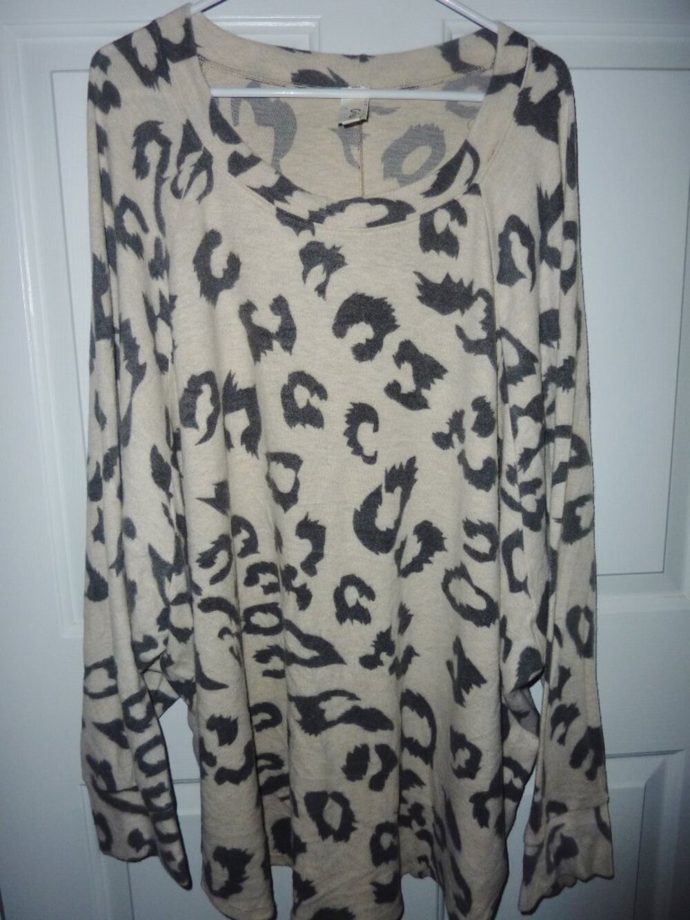 NEW Crepas Ladies Super Soft Cuddly Oversized Tunic Animal Print Size 6X